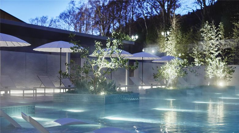<b>ROKU KYOTO, LXR Hotels & Resort Pool</b>. Images powered by <a href="https://iceportal.shijigroup.com/" title="IcePortal" target="_blank">IcePortal</a>.