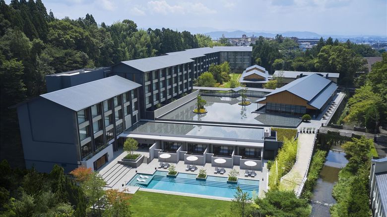 <b>ROKU KYOTO, LXR Hotels & Resort Pool</b>. Images powered by <a href="https://iceportal.shijigroup.com/" title="IcePortal" target="_blank">IcePortal</a>.