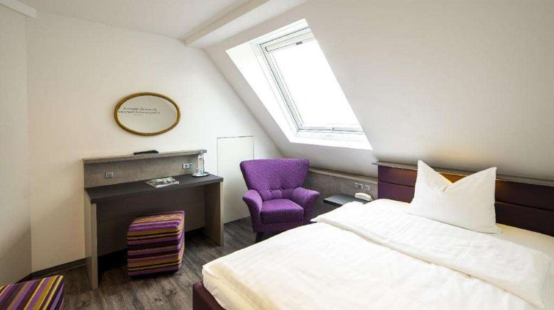 <b>Hotel Gloria Room</b>. Images powered by <a href="https://iceportal.shijigroup.com/" title="IcePortal" target="_blank">IcePortal</a>.