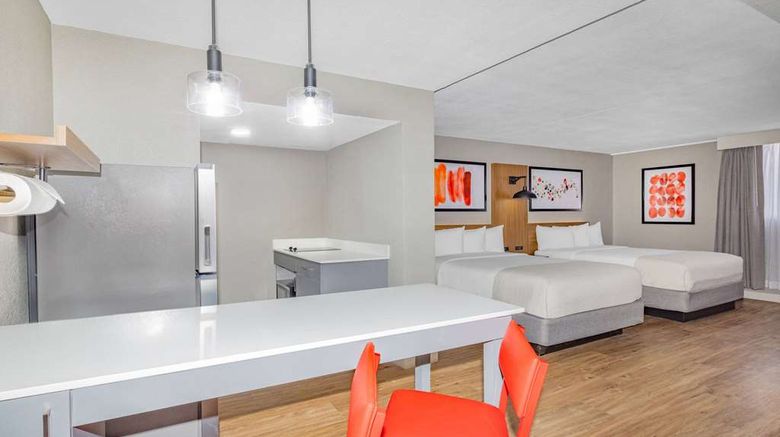 <b>Hawthorn Stes by Wyndham Wichita Airport Suite</b>. Images powered by <a href="https://iceportal.shijigroup.com/" title="IcePortal" target="_blank">IcePortal</a>.