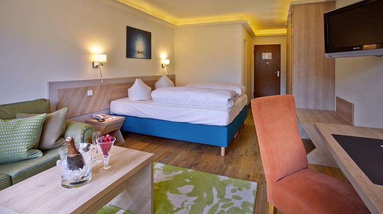 <b>Hotel Schloss Berg Room</b>. Images powered by <a href="https://iceportal.shijigroup.com/" title="IcePortal" target="_blank">IcePortal</a>.