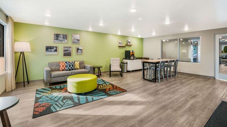 <b>WoodSpring Suites Elgin-Chicago Lobby</b>. Images powered by <a href="https://iceportal.shijigroup.com/" title="IcePortal" target="_blank">IcePortal</a>.