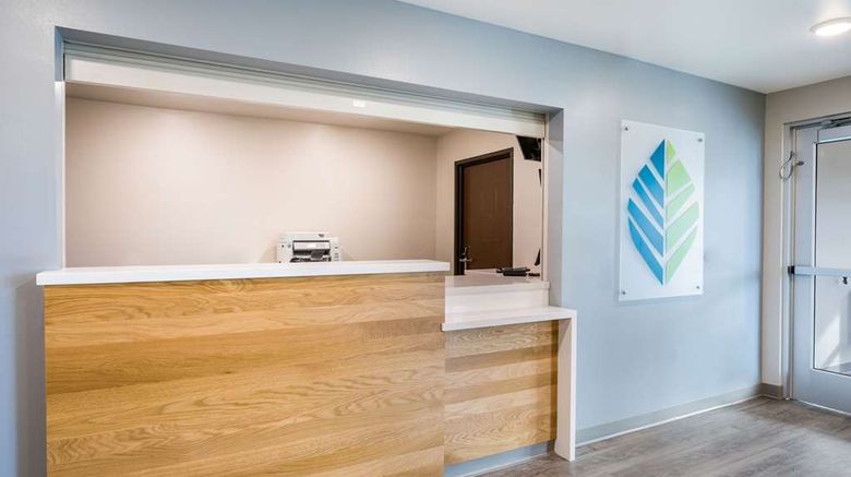 <b>WoodSpring Suites Elgin-Chicago Lobby</b>. Images powered by <a href="https://iceportal.shijigroup.com/" title="IcePortal" target="_blank">IcePortal</a>.