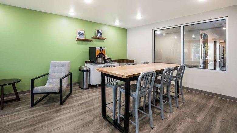<b>WoodSpring Suites Elgin-Chicago Lobby</b>. Images powered by <a href="https://iceportal.shijigroup.com/" title="IcePortal" target="_blank">IcePortal</a>.
