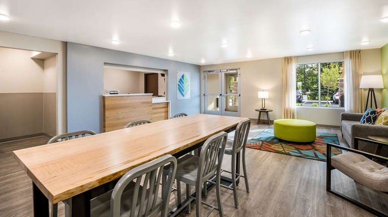 <b>WoodSpring Suites Elgin-Chicago Lobby</b>. Images powered by <a href="https://iceportal.shijigroup.com/" title="IcePortal" target="_blank">IcePortal</a>.