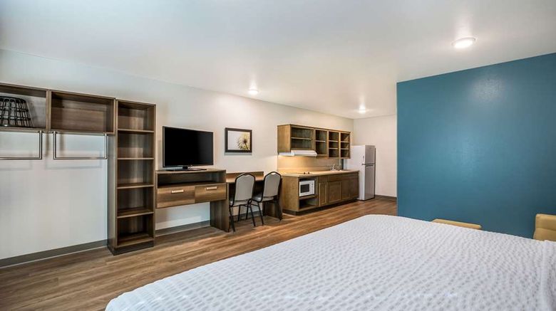 <b>WoodSpring Suites Elgin-Chicago Room</b>. Images powered by <a href="https://iceportal.shijigroup.com/" title="IcePortal" target="_blank">IcePortal</a>.