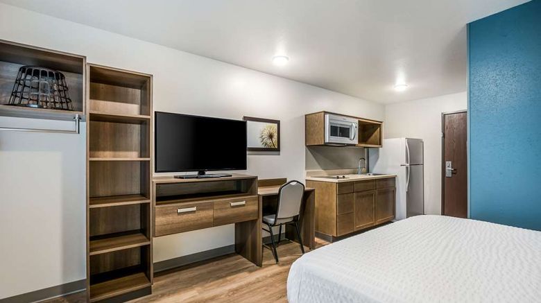 <b>WoodSpring Suites Elgin-Chicago Room</b>. Images powered by <a href="https://iceportal.shijigroup.com/" title="IcePortal" target="_blank">IcePortal</a>.