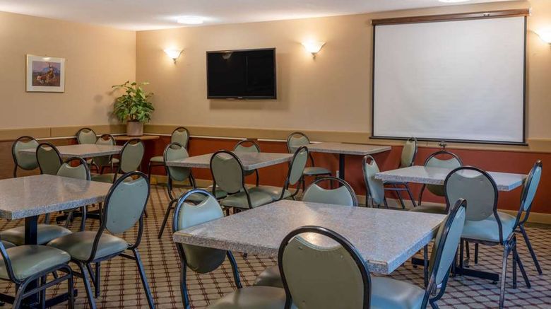 <b>Travelodge by Wyndham Lacombe Meeting</b>. Images powered by <a href="https://iceportal.shijigroup.com/" title="IcePortal" target="_blank">IcePortal</a>.