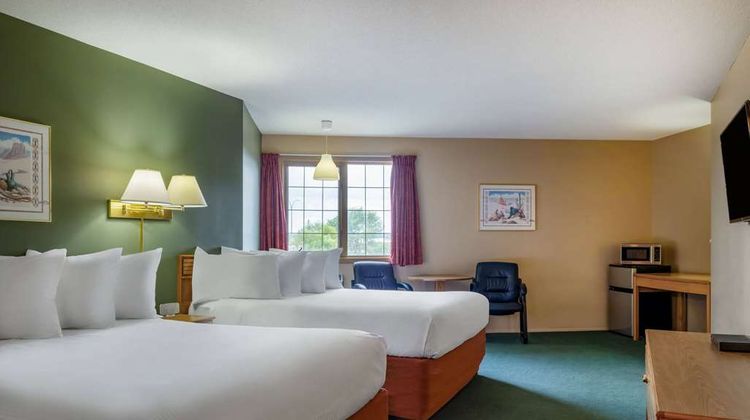 Travelodge by Wyndham Lacombe Room