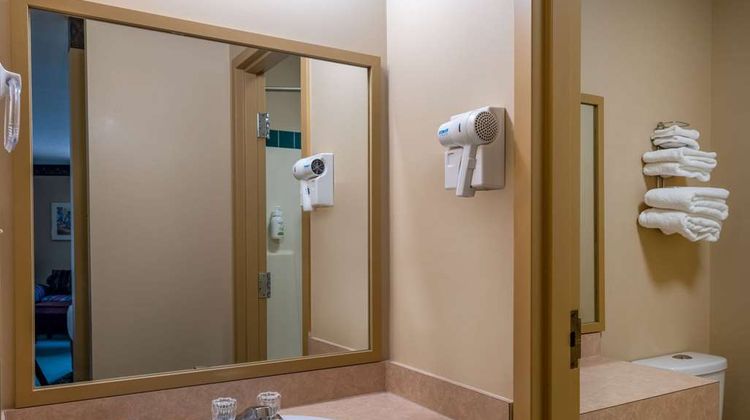 Travelodge by Wyndham Lacombe Room