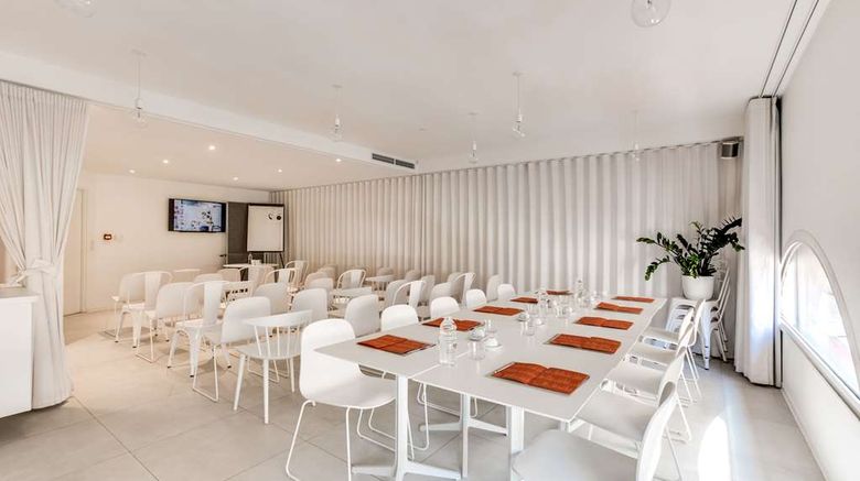 <b>Hotel du Pin Meeting</b>. Images powered by <a href="https://iceportal.shijigroup.com/" title="IcePortal" target="_blank">IcePortal</a>.