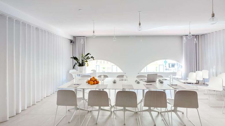 <b>Hotel du Pin Meeting</b>. Images powered by <a href="https://iceportal.shijigroup.com/" title="IcePortal" target="_blank">IcePortal</a>.