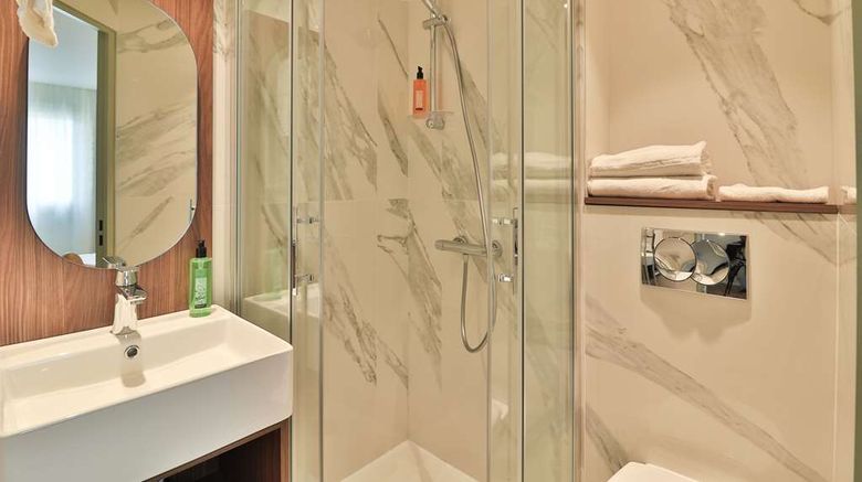 <b>Hotel du Pin Room</b>. Images powered by <a href="https://iceportal.shijigroup.com/" title="IcePortal" target="_blank">IcePortal</a>.