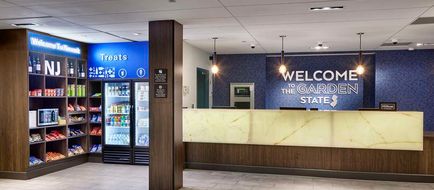 Hampton Inn Newark Airport Lobby
