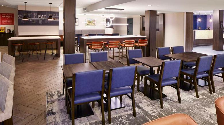 <b>Hampton Inn Newark Airport Restaurant</b>. Images powered by <a href="https://iceportal.shijigroup.com/" title="IcePortal" target="_blank">IcePortal</a>.