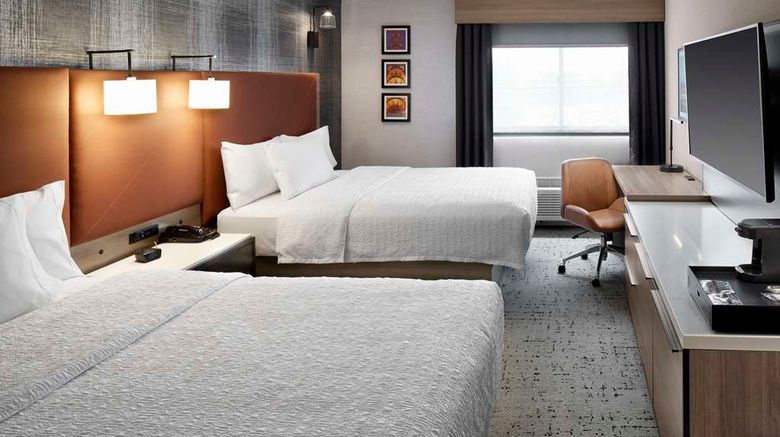 <b>Hampton Inn Newark Airport Room</b>. Images powered by <a href="https://iceportal.shijigroup.com/" title="IcePortal" target="_blank">IcePortal</a>.