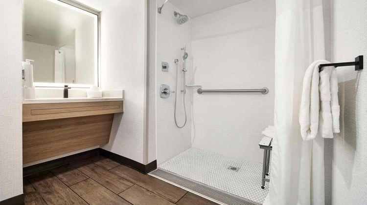 Hampton Inn Newark Airport Room