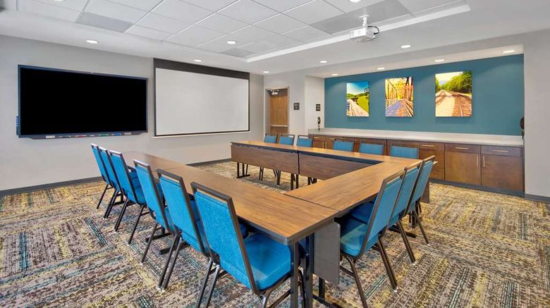 <b>Hampton Inn Abingdon Meeting</b>. Images powered by <a href="https://iceportal.shijigroup.com/" title="IcePortal" target="_blank">IcePortal</a>.