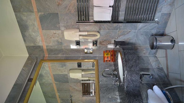 <b>Sunflower Hotel Room</b>. Images powered by <a href="https://iceportal.shijigroup.com/" title="IcePortal" target="_blank">IcePortal</a>.