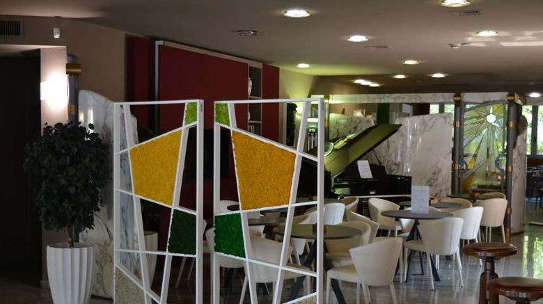 <b>Sunflower Hotel Restaurant</b>. Images powered by <a href="https://iceportal.shijigroup.com/" title="IcePortal" target="_blank">IcePortal</a>.