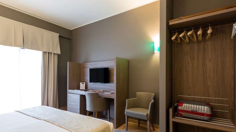 <b>Sunflower Hotel Room</b>. Images powered by <a href="https://iceportal.shijigroup.com/" title="IcePortal" target="_blank">IcePortal</a>.
