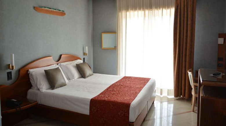 <b>Sunflower Hotel Room</b>. Images powered by <a href="https://iceportal.shijigroup.com/" title="IcePortal" target="_blank">IcePortal</a>.