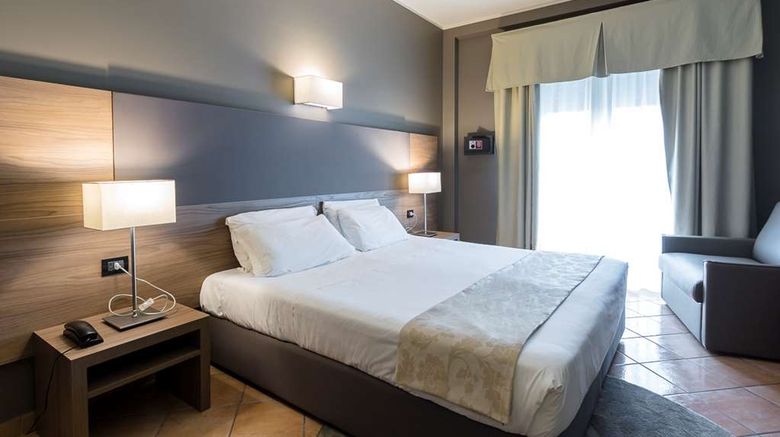 <b>Sunflower Hotel Room</b>. Images powered by <a href="https://iceportal.shijigroup.com/" title="IcePortal" target="_blank">IcePortal</a>.
