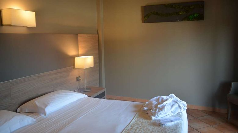<b>Sunflower Hotel Room</b>. Images powered by <a href="https://iceportal.shijigroup.com/" title="IcePortal" target="_blank">IcePortal</a>.