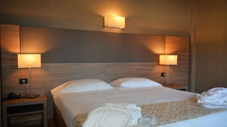 <b>Sunflower Hotel Room</b>. Images powered by <a href="https://iceportal.shijigroup.com/" title="IcePortal" target="_blank">IcePortal</a>.