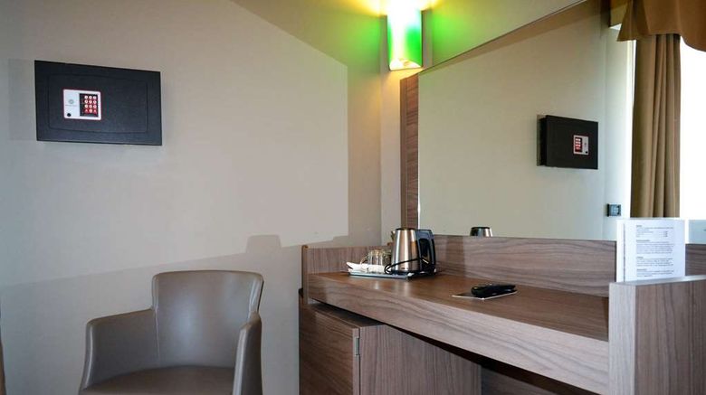 <b>Sunflower Hotel Room</b>. Images powered by <a href="https://iceportal.shijigroup.com/" title="IcePortal" target="_blank">IcePortal</a>.