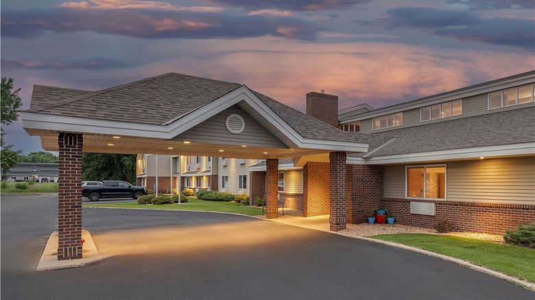 <b>SureStay Plus by Best Western Litchfield Exterior</b>. Images powered by <a href="https://iceportal.shijigroup.com/" title="IcePortal" target="_blank">IcePortal</a>.