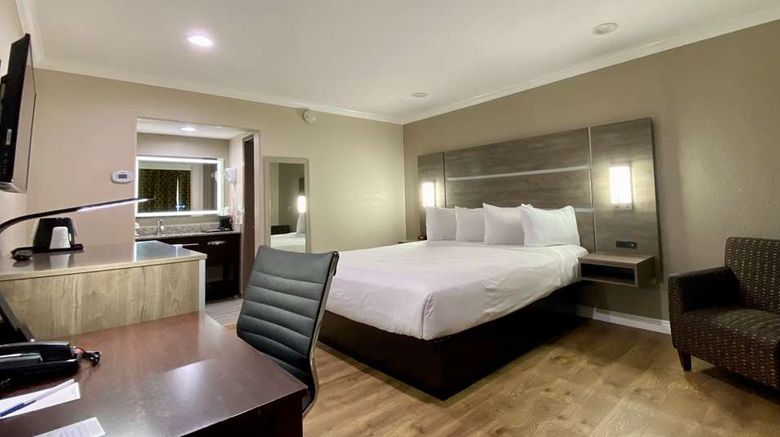 <b>SureStay Hotel Best Western Santa Cruz Room</b>. Images powered by <a href="https://iceportal.shijigroup.com/" title="IcePortal" target="_blank">IcePortal</a>.
