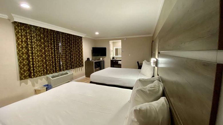<b>SureStay Hotel Best Western Santa Cruz Room</b>. Images powered by <a href="https://iceportal.shijigroup.com/" title="IcePortal" target="_blank">IcePortal</a>.