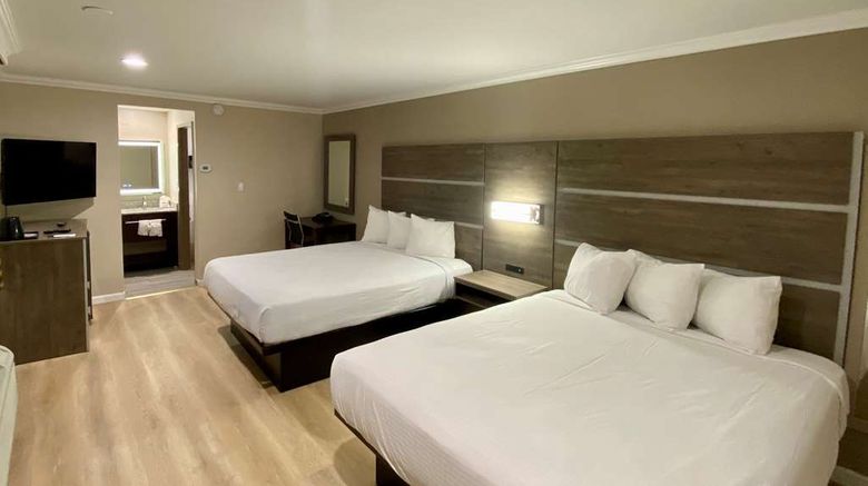 <b>SureStay Hotel Best Western Santa Cruz Room</b>. Images powered by <a href="https://iceportal.shijigroup.com/" title="IcePortal" target="_blank">IcePortal</a>.