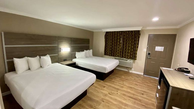 <b>SureStay Hotel Best Western Santa Cruz Room</b>. Images powered by <a href="https://iceportal.shijigroup.com/" title="IcePortal" target="_blank">IcePortal</a>.