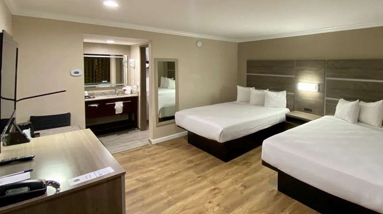 <b>SureStay Hotel Best Western Santa Cruz Room</b>. Images powered by <a href="https://iceportal.shijigroup.com/" title="IcePortal" target="_blank">IcePortal</a>.