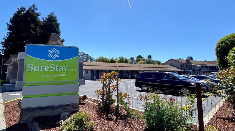 <b>SureStay Hotel Best Western Santa Cruz Exterior</b>. Images powered by <a href="https://iceportal.shijigroup.com/" title="IcePortal" target="_blank">IcePortal</a>.