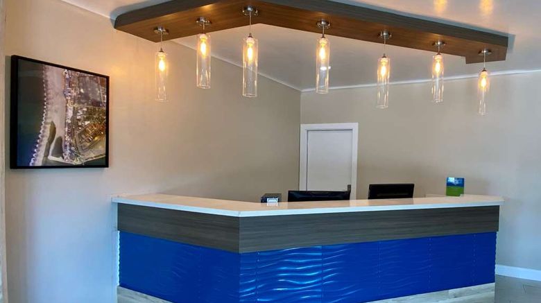 <b>SureStay Hotel Best Western Santa Cruz Lobby</b>. Images powered by <a href="https://iceportal.shijigroup.com/" title="IcePortal" target="_blank">IcePortal</a>.