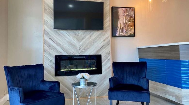 <b>SureStay Hotel Best Western Santa Cruz Lobby</b>. Images powered by <a href="https://iceportal.shijigroup.com/" title="IcePortal" target="_blank">IcePortal</a>.