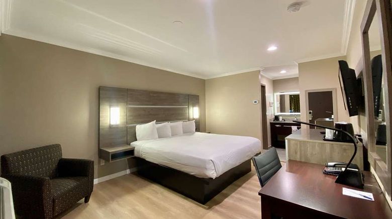 <b>SureStay Hotel Best Western Santa Cruz Room</b>. Images powered by <a href="https://iceportal.shijigroup.com/" title="IcePortal" target="_blank">IcePortal</a>.