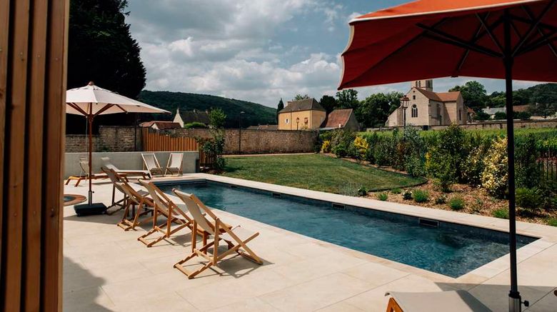 <b>O Rouge Hotel Pool</b>. Images powered by <a href="https://iceportal.shijigroup.com/" title="IcePortal" target="_blank">IcePortal</a>.