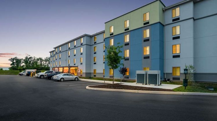 MainStay Suites Carlisle-Harrisburg Exterior