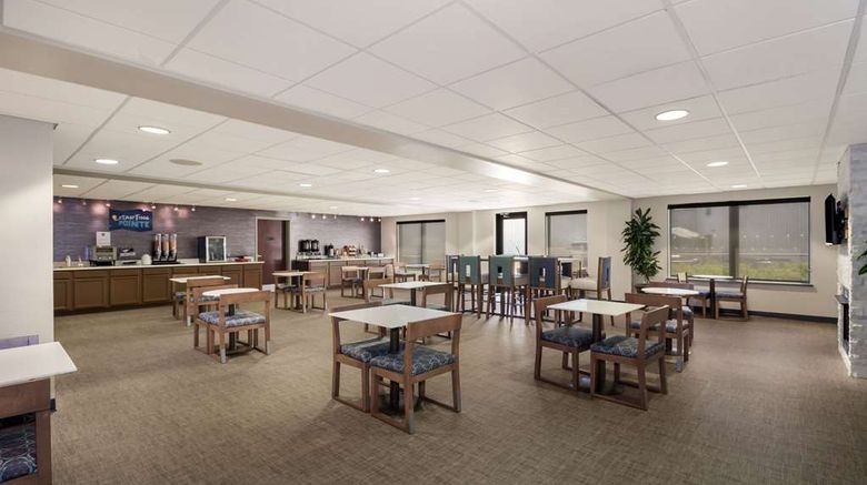 <b>Clarion Pointe Charleston-West Ashley Restaurant</b>. Images powered by <a href="https://iceportal.shijigroup.com/" title="IcePortal" target="_blank">IcePortal</a>.