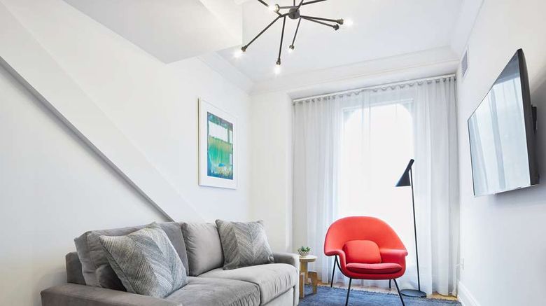 <b>The Walper Hotel Suite</b>. Images powered by <a href="https://iceportal.shijigroup.com/" title="IcePortal" target="_blank">IcePortal</a>.
