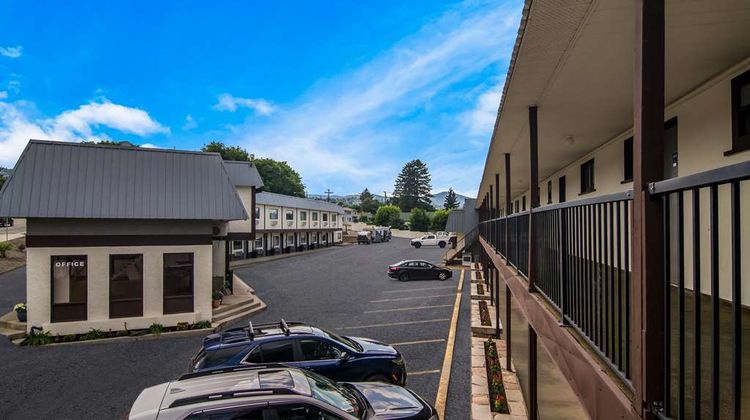 Acadian Inn Kamloops Exterior