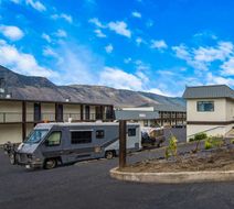 Acadian Inn Kamloops Exterior