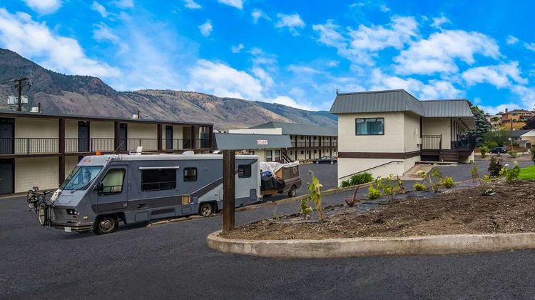 Acadian Inn Kamloops Exterior