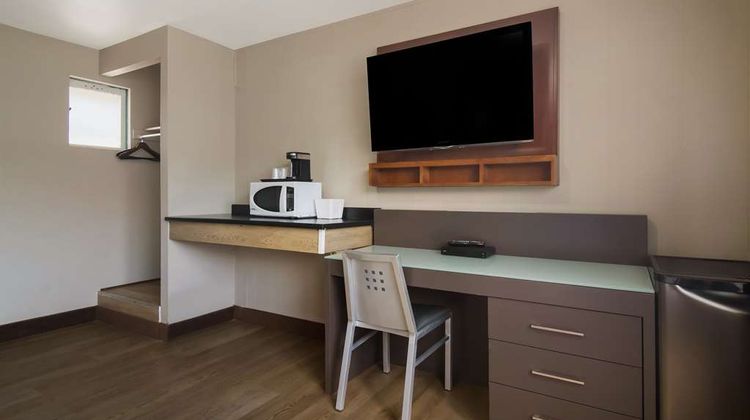 Acadian Inn Kamloops Room