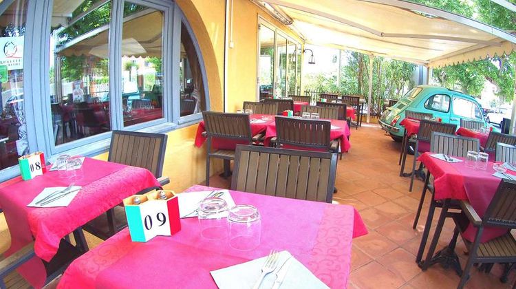 Atoll Hotel Restaurant