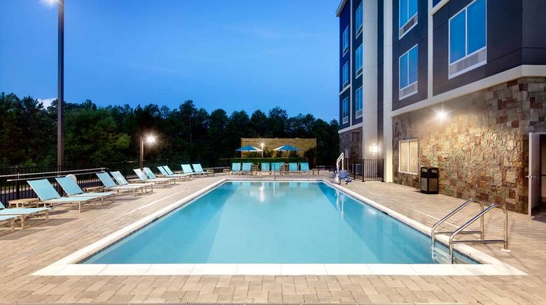 <b>Hilton Garden Inn Panama City Airport Pool</b>. Images powered by <a href="https://iceportal.shijigroup.com/" title="IcePortal" target="_blank">IcePortal</a>.